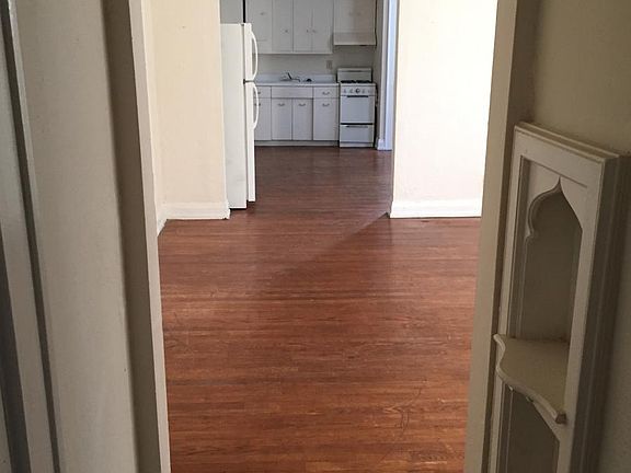 5th image of 2722 Vine St APT 8