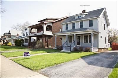 3rd image of 2081 Lincoln Ave