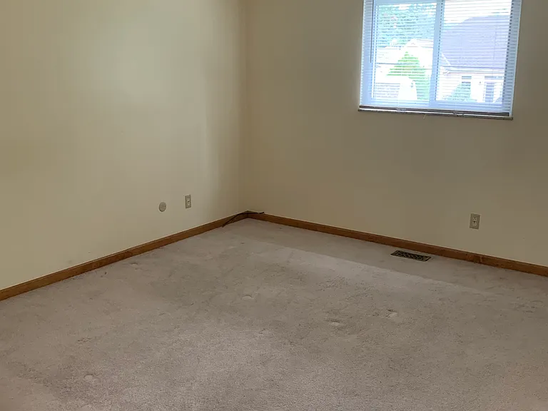 377 Heil Dr — Photo 9