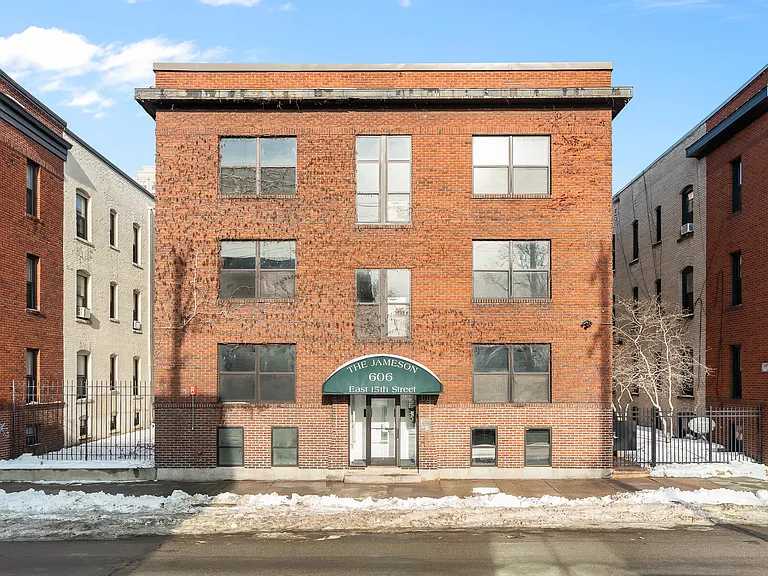 606 E 15th St #5 — Photo 20
