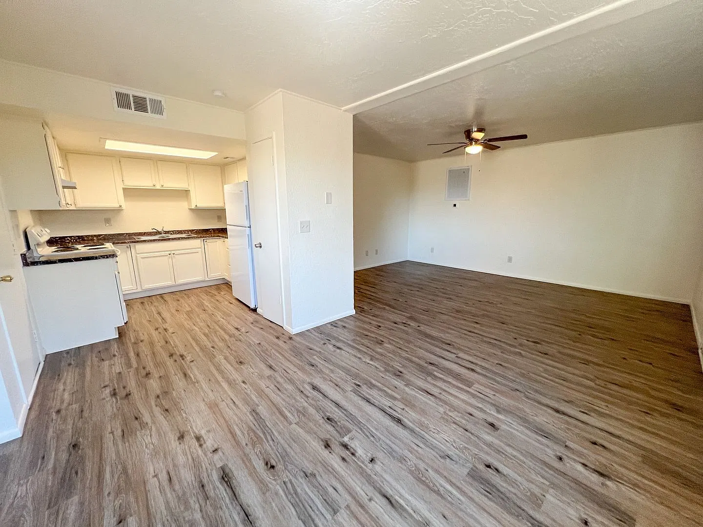 3 bed, 2.0 bath, 1100 sqft, $1,500 — Photo 4