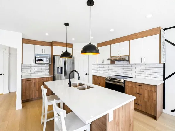 193 N Hidden Creek Rd NW, Calgary, AB T3A 6L7
