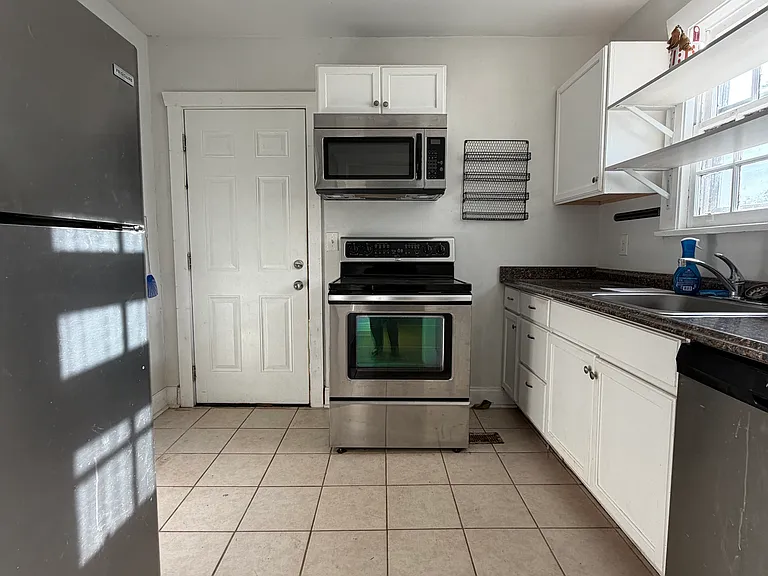 834 Seymour Ave — Photo 3