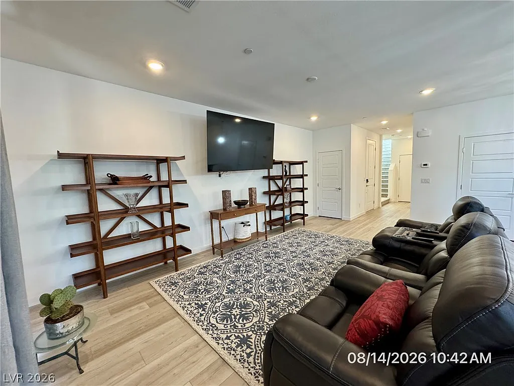 4 bed, 3.0 bath, 2257 sqft, $2,737 — Photo 4