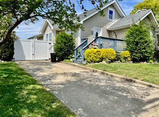 36 Harrington Ave, Lindenhurst, NY 11757