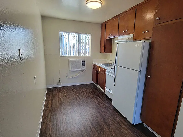 13921 Normandie Ave. — Photo 2