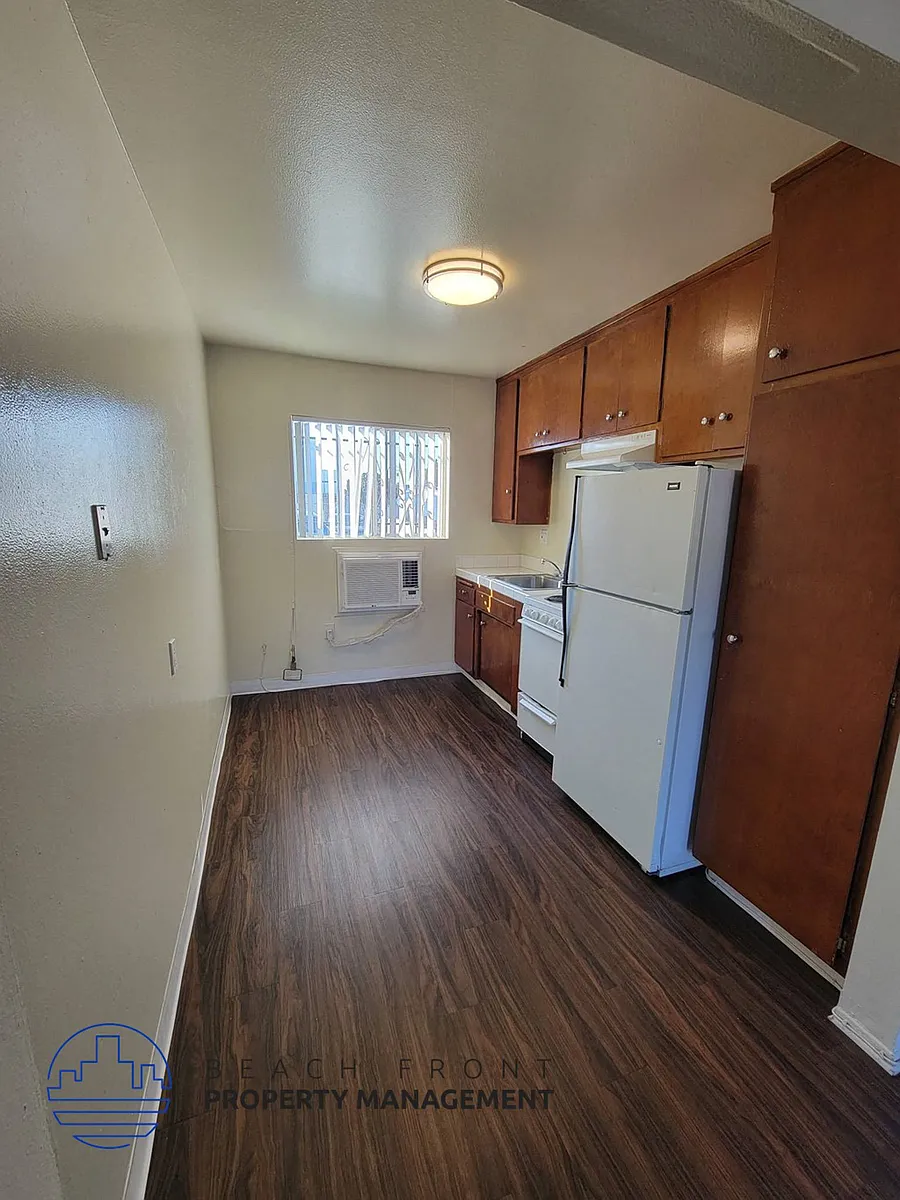 Building Photo - 13921 Normandie Ave.