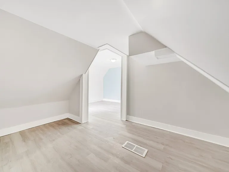127 Riverside Ave — Photo 8