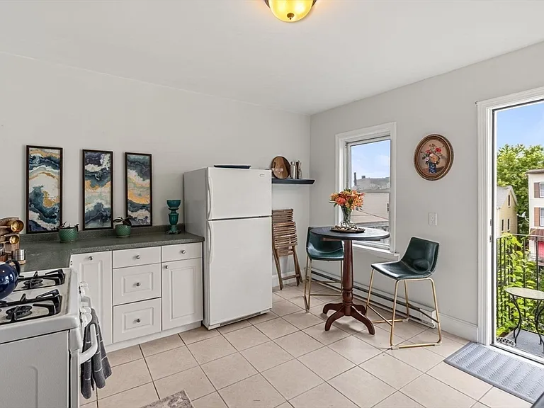 377 Dorchester St #3 — Photo 7