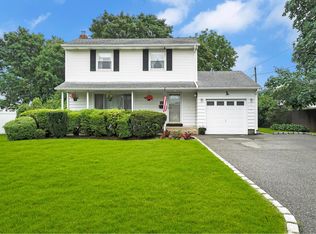 21 Montrose Dr, Commack, NY 11725
