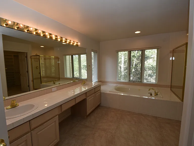 5222 Pinehurst Dr — Photo 4