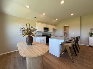 1224 Kemp Dr, Bolivar, MO 65613