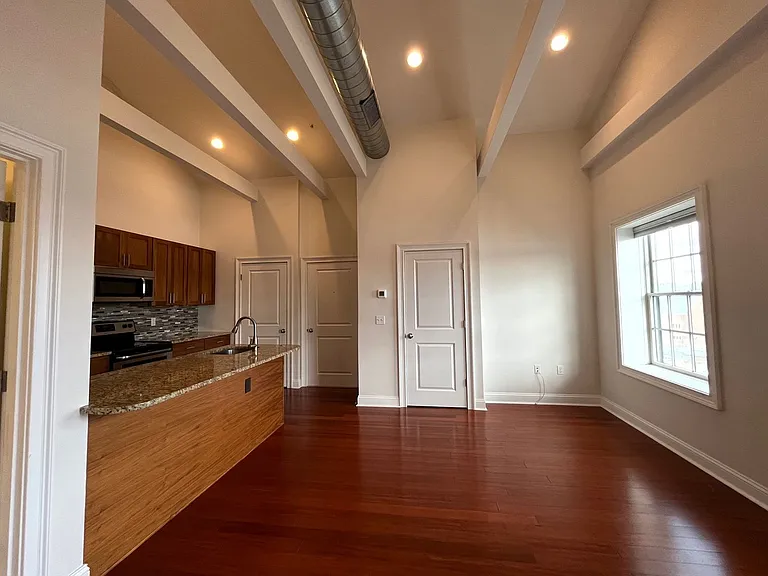 60 Crompton Ave — Photo 14