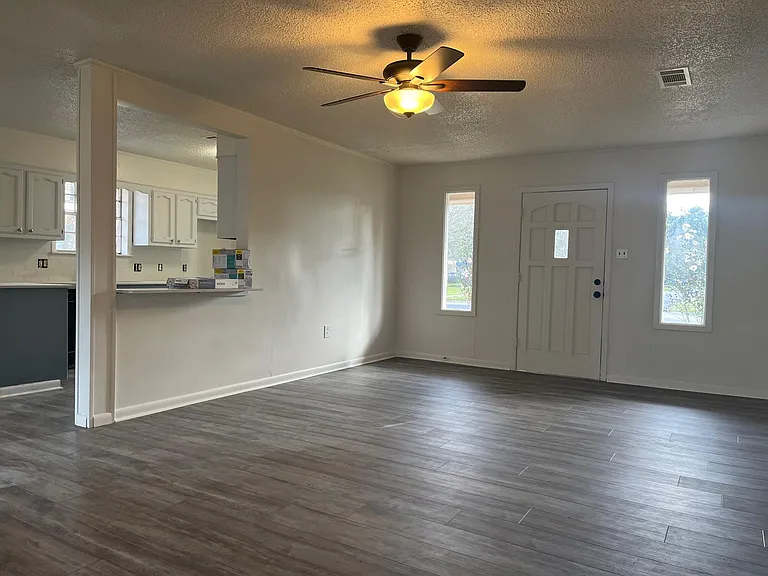 16749 Dahlgren Ave — Photo 3