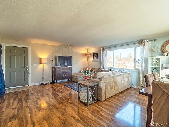 3rd image of 1913 118th Ave NE
