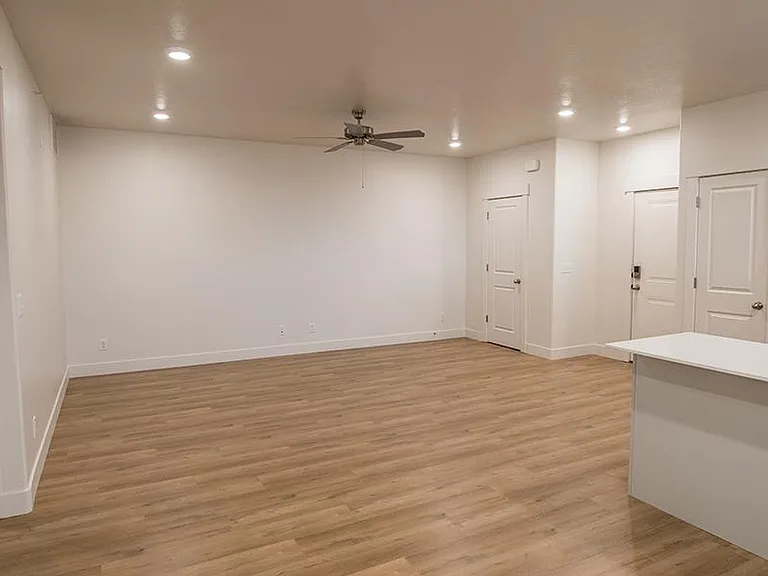 TRAIL HOLLOW APARTMENTS — Photo 9