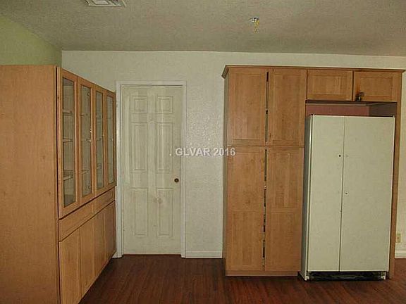 3rd image of 4320 E Chicago Ave
