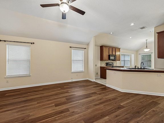 2nd image of 1253 Mountain Peak Dr