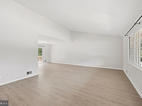 5th image of 8640 Gateshead Rd