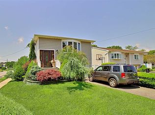 41 Carman Blvd, Massapequa, NY 11758