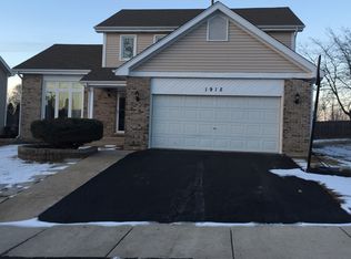 1915 Lucille Ln, Hanover Park, IL 60133