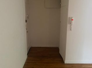 14 Stoner Ave APT 2L, Great Neck, NY