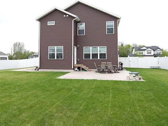 3rd image of 3043 Claire Dr E