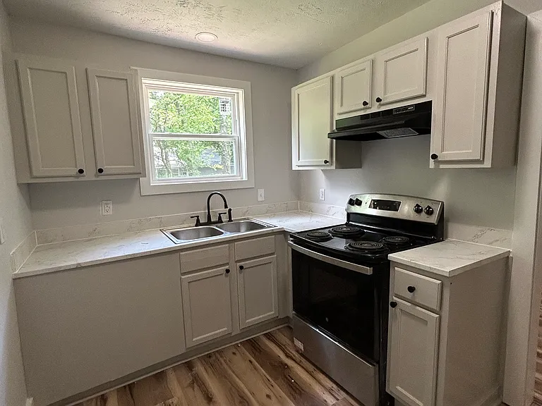 522 Woodbury Rd — Photo 6