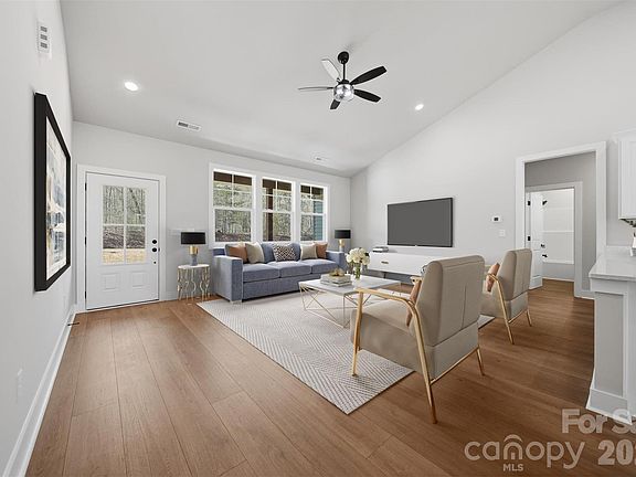 4th image of 2426 Kimberly Ave