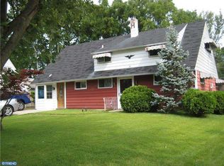55 Whitewood Dr, Levittown, PA 19057