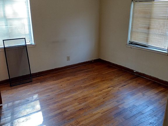 5th image of 2953 E Moreland Dr