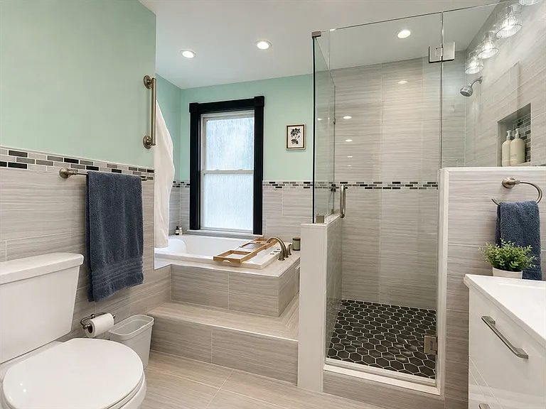 110 Lonsdale St #2 — Photo 10