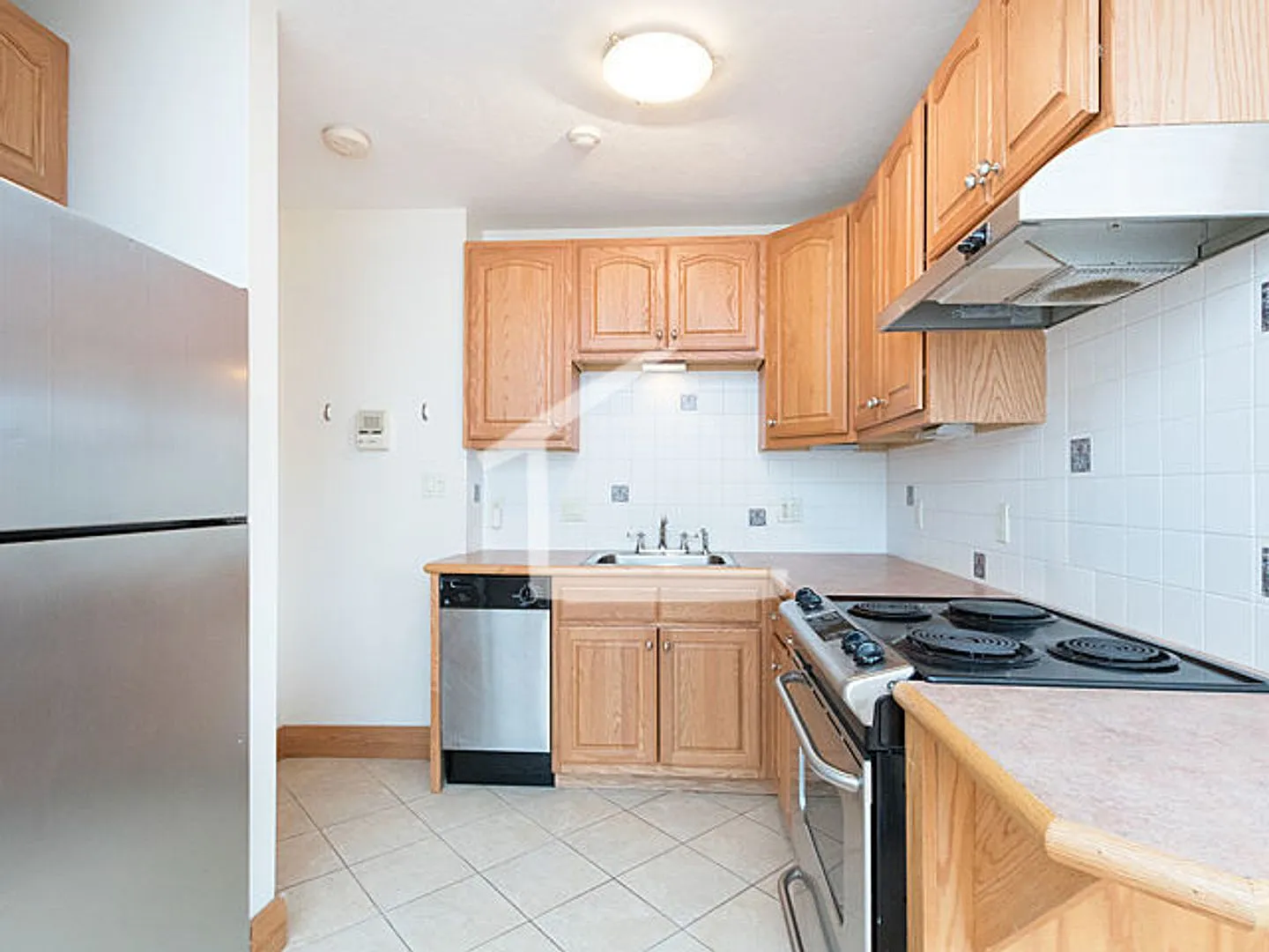 Nicely updated 1 bed for September! — Photo 4