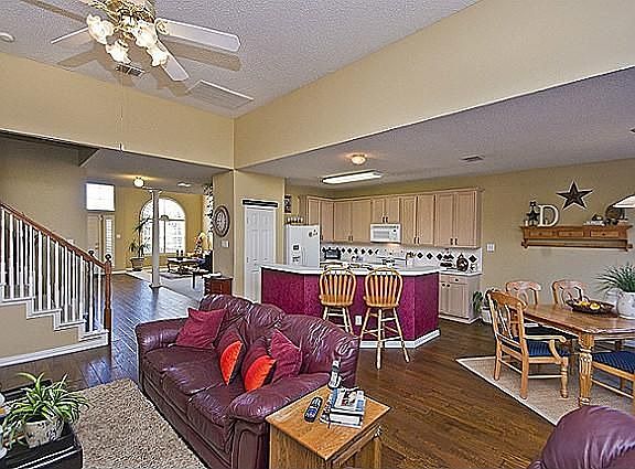4th image of 1421 Autumnmist Dr
