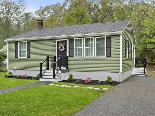 302 Weymouth St, Holbrook, MA 02343