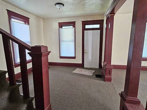 3rd image of 812 E Cantrell St