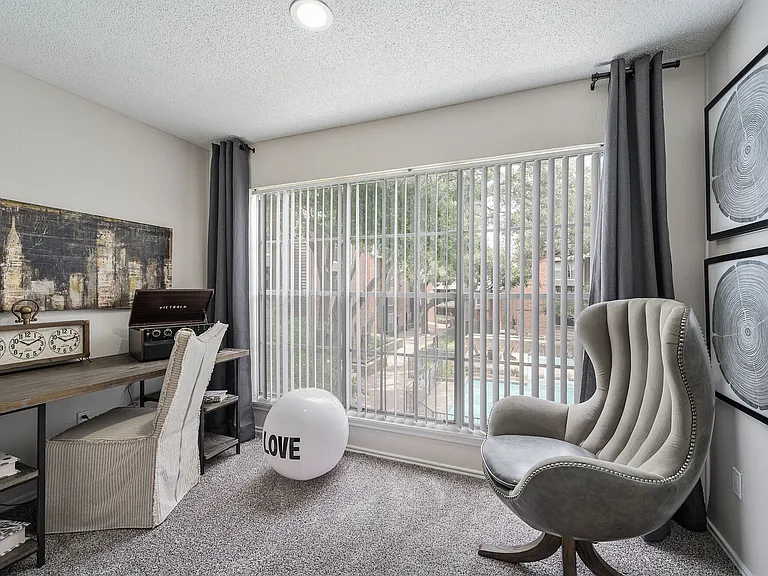 Chesapeake Apartments — Photo 5