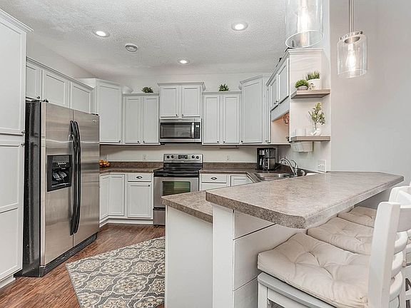 4th image of 13777 Atwood Ave