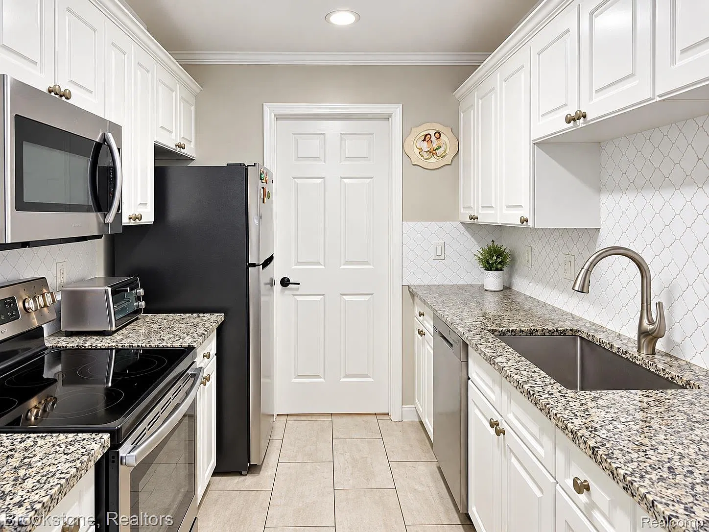 2 bed, 1300 sqft, $2,200 — Photo 4