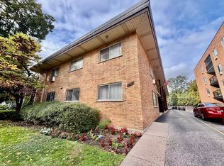 938 Ontario St APT 11, Oak Park, IL 60302