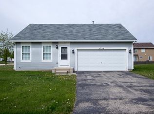 1392 Dahlgren Ln, Minooka, IL 60447