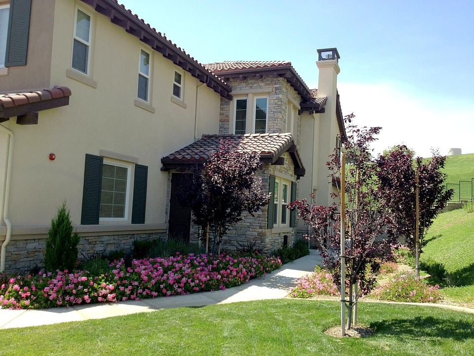 Side entrance to townhome