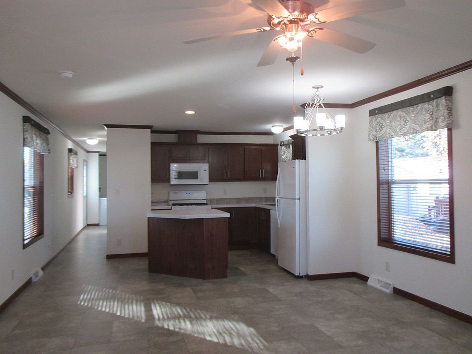 1st image of 313 SE Parkland Ct #402