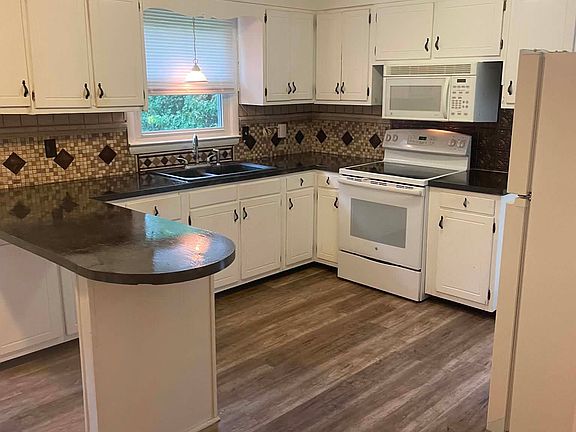 3rd image of 310 Atkins Ln
