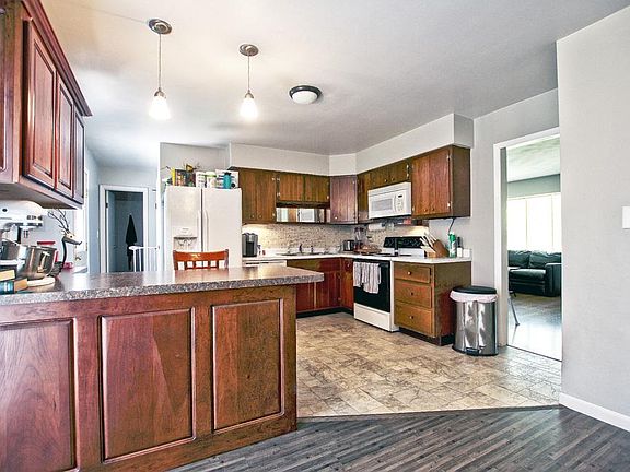 4th image of 52070 Winding Waters Ln #L