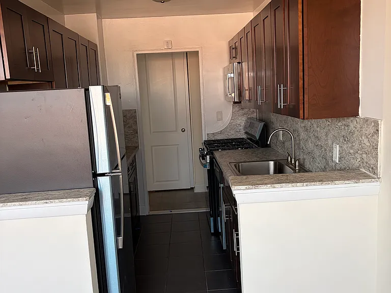 16420 Highland Ave #9M — Photo 5