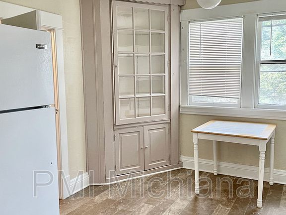 5th image of 909 Vassar Ave