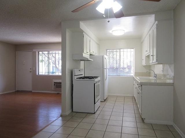 1st image of 1661 N Wilton Pl APT 5