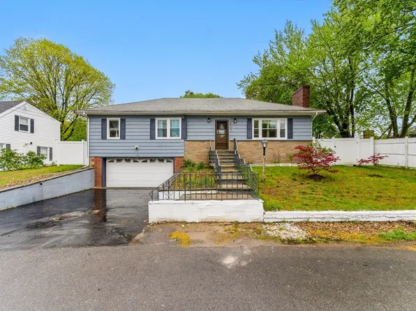 11 Rule Ln, Lowell, MA 01854