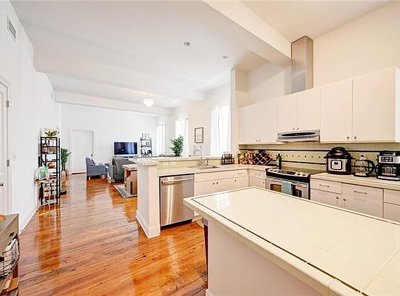 3rd image of 1025 Harmony St #204